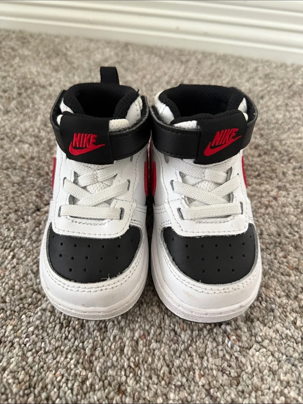 Nike Toddler Court Borough Mid 2 white/black/red size 5C